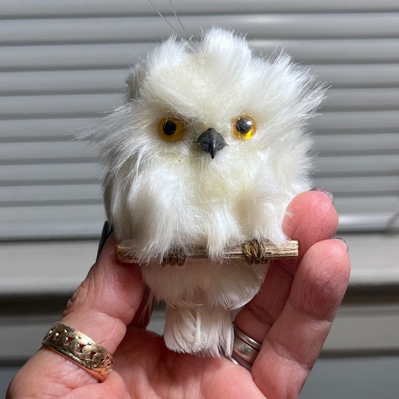 White Baby Owl Figurine Realistic Faux Fur Real Feathers Christmas Tree Ornament - Picture 6 of 9